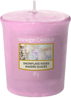 Yankee Candle Snowflake Kisses 49 g votivní svíčka